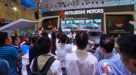 Khách tham quan nườm nượp tới gian hàng Mitsubishi tại VMS 2016