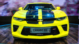 Chevrolet Camaro lần đầu b&aacute;n vượt Ford Mustang trong 2 năm qua