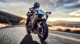 Siêu môtô Kawasaki Ninja H2 2017 chốt giá từ 49.780 USD