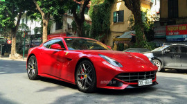 Siêu xe Ferrari F12 Berlinetta đầu tiên ra biển trắng Hà Nội
