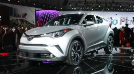 Toyota C-HR: Đối thủ của Mazda CX-3 sẽ bán ra vào đầu năm 2017