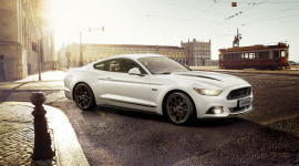 Vén màn Ford Mustang Black Shadow và Blue Special Edition