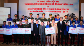 Honda Việt Nam trao giải Cuộc thi &ldquo;Thanh ni&ecirc;n với Văn h&oacute;a giao th&ocirc;ng&rdquo; năm 2016