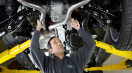 Jaguar Land Rover hỗ trợ bảo dưỡng xe chơi Tết