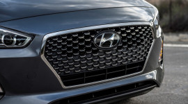 Hyundai Elantra GT 2018 "nhá hàng" trước ngày ra mắt