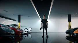 Video: Cristiano Ronaldo cầm lái siêu xe mới nhất của Bugatti
