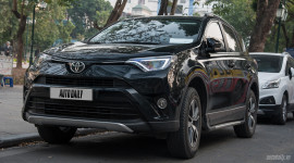 Chạm mặt Toyota RAV4 2016 giá 1,8 tỷ đồng trên phố Hà Nội