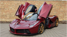 Ferrari LaFerrari màu lạ được rao bán với giá 3,4 triệu USD