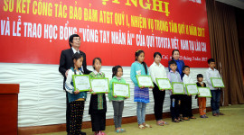 Quỹ Toyota Việt Nam trao học bổng &quot;V&ograve;ng tay nh&acirc;n &aacute;i&quot; tại L&agrave;o Cai