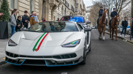 Ngắm "Siêu bò" triệu đô Lamborghini Centenario trên phố Pháp