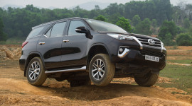 Đ&aacute;nh gi&aacute; xe Toyota Fortuner 2017 (P1): Thử off-road chậm, off-road nhanh