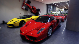 Đại l&yacute; sở hữu 4 si&ecirc;u xe nổi tiếng của Ferrari ở Ả-Rập X&ecirc;-&Uacute;t