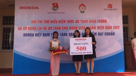 Honda Việt Nam trao tặng mũ bảo hiểm cho đo&agrave;n vi&ecirc;n thanh ni&ecirc;n tỉnh Đắk Lắk