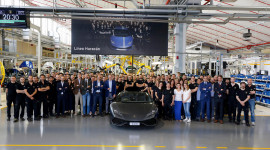 Chiếc Lamborghini Huracan thứ 8.000 lăn bánh khỏi dây chuyền sản xuất