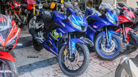 Yamaha R15 V3 Movistar 2017 về Việt Nam, gi&aacute; hơn 110 triệu đồng