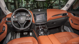 Ảnh chi tiết Maserati Levante màu độc giá 6,108 tỷ tại Hà Nội