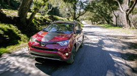 Toyota RAV4 2017 phiên bản thể thao có giá hơn 28.000 USD