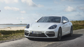 Porsche trình làng Panamera Turbo S E-Hybrid Sport Turismo, tiêu thụ 3L/100 km