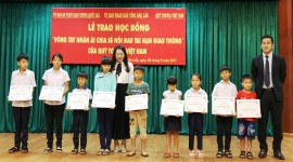 Quỹ Toyota Việt Nam trao tặng học bổng &ldquo;V&ograve;ng tay nh&acirc;n &aacute;i&rdquo; tại Đắk Lắk