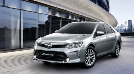 Toyota Camry 2017 ra mắt tại Việt Nam, gi&aacute; từ 997 triệu đồng