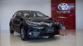 Cận cảnh Toyota Corolla Altis 2017 tại đại lý, giá từ 702 triệu đồng