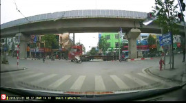 Màn tạt đầu xe container mạo hiểm của xe máy
