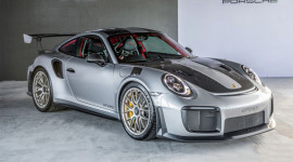 Porsche 911 GT2 RS 2018 giá từ 719.316 USD tại ĐNÁ