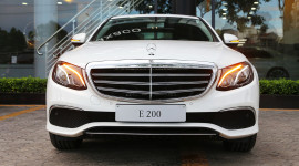 Mercedes-Benz E-Class nâng cấp trang bị, giá bán không đổi