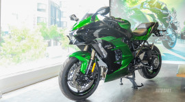 Cận cảnh "siêu môtô" Kawasaki Ninja H2 SX đầu tiên tại Việt Nam