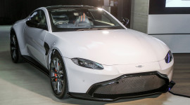 Aston Martin Vantage V8 2018 có giá từ 390.000 USD tại ĐNÁ
