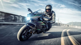 Kawasaki Ninja H2 2019 ra mắt với công suất vượt Ducati Panigale V4