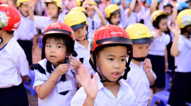 2 triệu mũ bảo hiểm được tặng cho học sinh lớp Một toàn quốc
