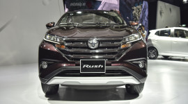 Mua Toyota Rush 2018, phải k&egrave;m g&oacute;i phụ kiện 100 triệu?