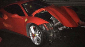 Siêu xe Ferrari 488 GTB tai nạn nát đầu tại Việt Nam