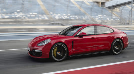Porsche Panamera GTS 2019 có giá từ 128.000 USD