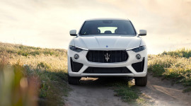 SUV hiệu suất cao Maserati Levante GTS có giá bán 119.980 USD
