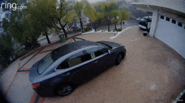 Video: Lexus ES lao xuống đường sau khi người phụ nữ bước ra
