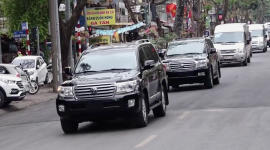Kim Jong Un mang 2 xe Toyota Land Cruiser V8 sang Việt Nam