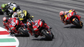 Chặng 6 MotoGP 2019: Petrucci đ&aacute;nh bại Marquez để gi&agrave;nh chiến thắng đầu ti&ecirc;n