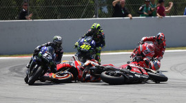 MotoGP chặng 7: Marc Marquez chiến thắng trong ng&agrave;y c&aacute;c đối thủ sớm ng&atilde; ngựa