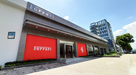 Ảnh &#039;n&oacute;ng&rsquo; của showroom Ferrari tại Việt Nam trước giờ khai trương
