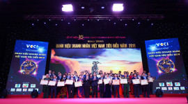 Tổng giám đốc Piaggio Việt Nam được vinh danh tại hai giải thưởng doanh nhân 2019