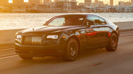 Kh&aacute;m ph&aacute; Miami c&ugrave;ng si&ecirc;u phẩm Rolls-Royce Wraith Black Badge