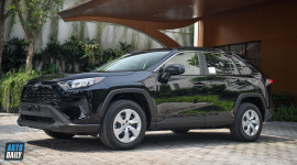 Ảnh chi tiết Toyota RAV4 LE 2020 giá hơn 2 tỷ đồng tại Việt Nam