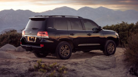 Toyota Land Cruiser Heritage Edition 2021 c&oacute; th&ecirc;m t&ugrave;y chọn h&agrave;ng ghế thứ 3