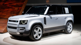SUV Land Rover Defender 2020 đầu ti&ecirc;n cập bến Việt Nam