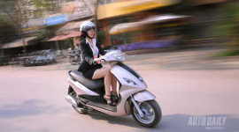Đi xe máy, đừng mặc váy quá ngắn