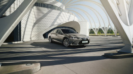 Lexus ES 300h 2021 có thêm phiên bản Premium Edition, giá 45.740 USD