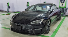 Cận cảnh xe điện 1.020 mã lực Tesla Model S Plaid tại Việt Nam
