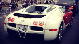 Bugatti Veyron về Việt Nam l&agrave;m người nước ngo&agrave;i sửng sốt